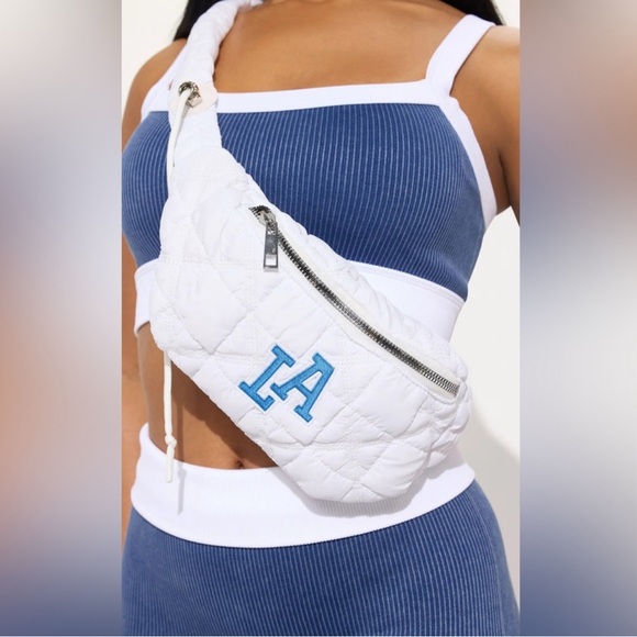 LA Puffer Fanny Bag BNWT with beautiful blue & white embroidery on it! - Picture 5 of 6